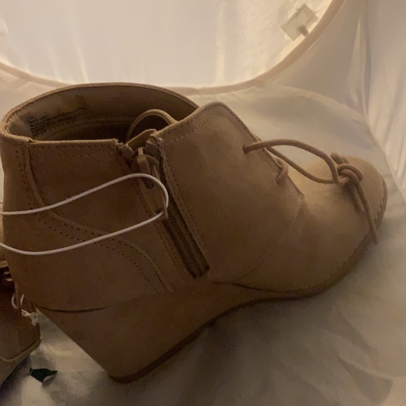 Women’s 6.5W Brown Suede Wedge Booties NEW - Picture 7 of 7